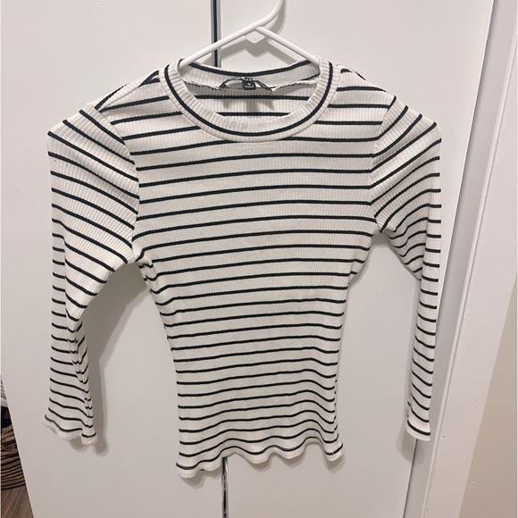 Lulu’s White Stripped Ribbed Three Quarter Length Top - Picture 6 of 8